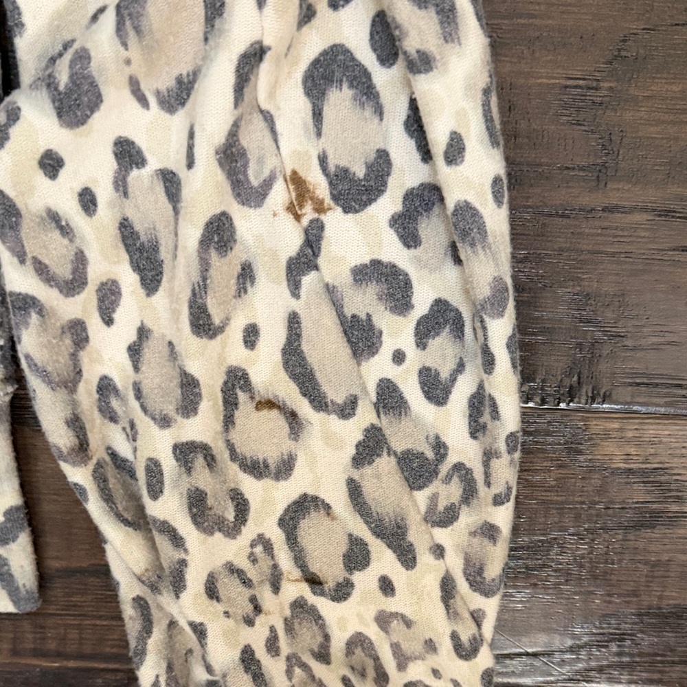 Wildfox top Cream and Gray Leopard Print - Picture 5 of 6